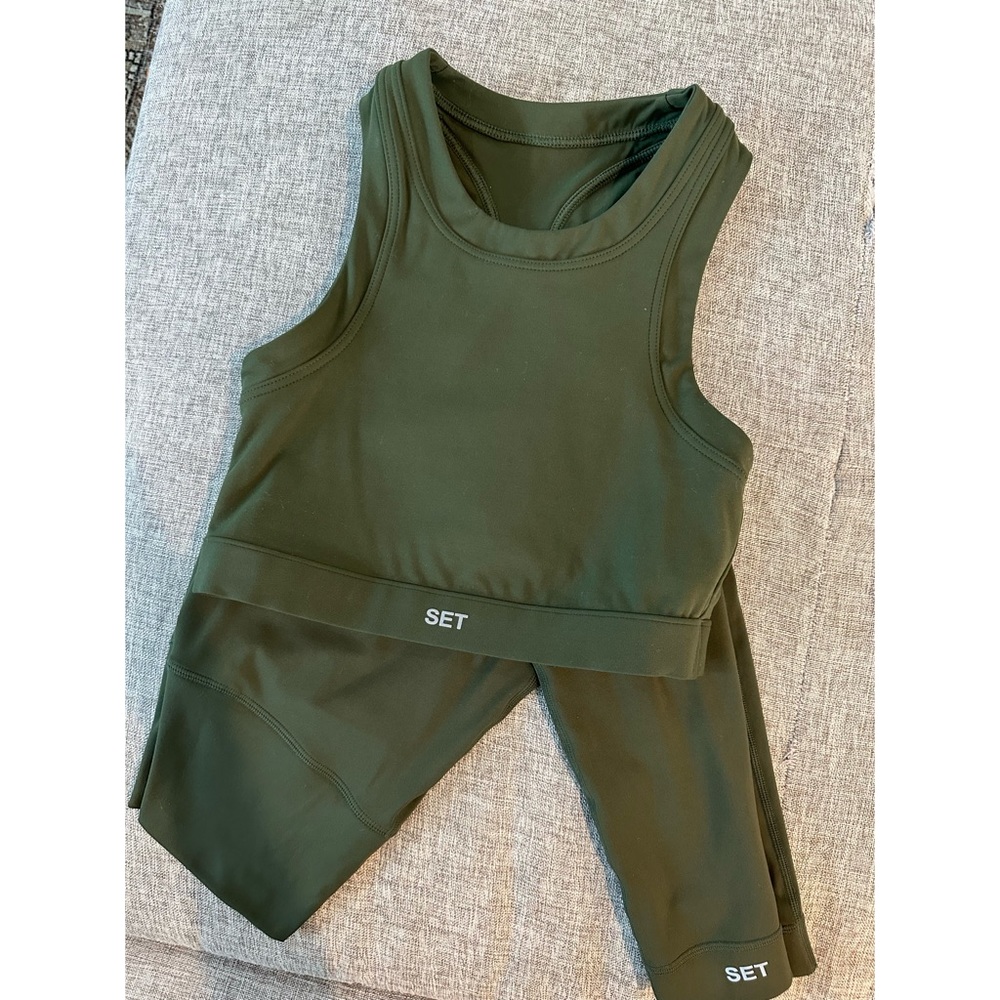 *** SOLD*** Set active sport body top and leggings set